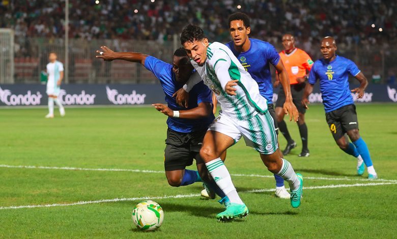 Farès Chaïbi durant le match Algérie-Tanzanie