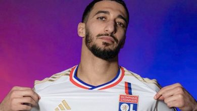 Saïd Benrahma avec le maillot de Lyon