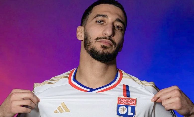 Saïd Benrahma avec le maillot de Lyon