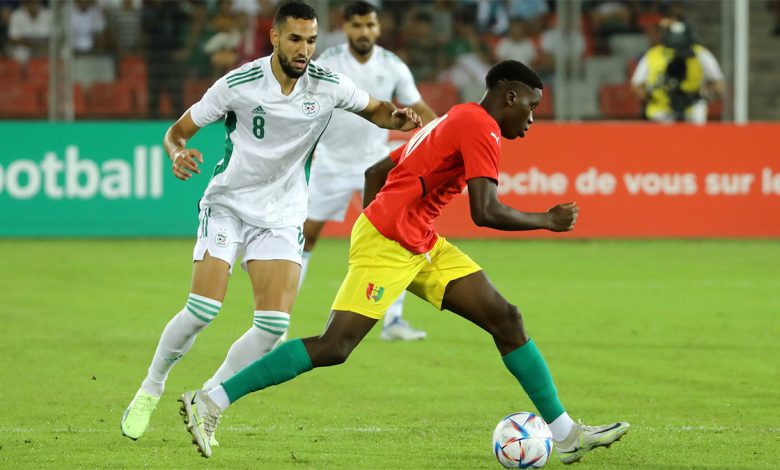 Nabil Bentaleb lors du match Algérie - Guinée