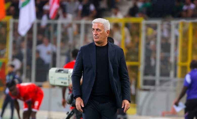 Vladimir Petkovic à Tizi-Ouzou lors du match Algérie-Libera