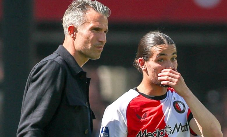 Robin van Persie et Anis Hadj Moussa