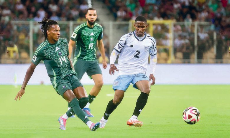 Hicham Boudaoui et Nabil Bentaleb face au Botswana