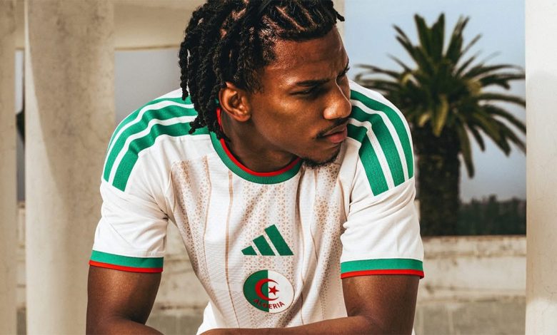 Hicham Boudaoui avec le maillot national